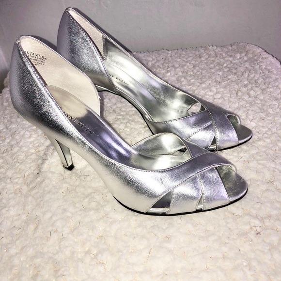 anne klein silver pumps